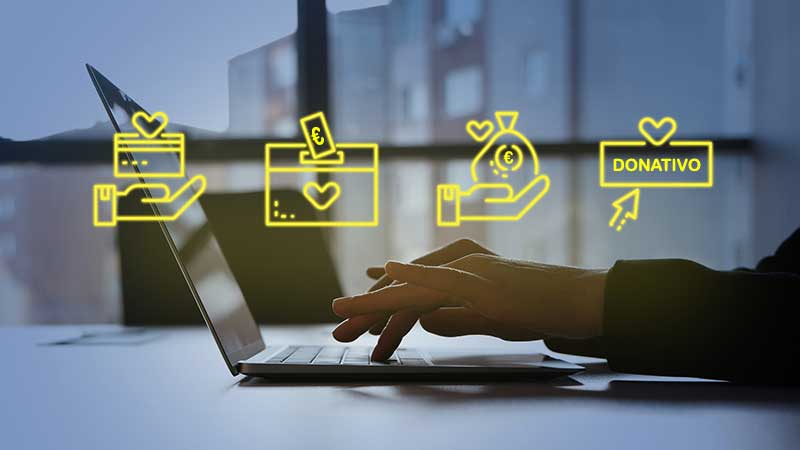 Homem no portátil con símbolos de doação